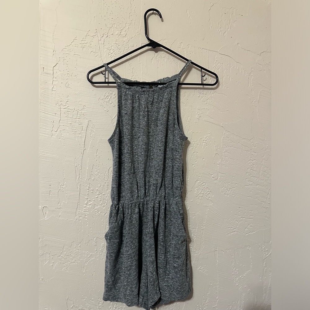 🛍️4/$15🛍️Gray Romper Size Small Petite- Old Navy